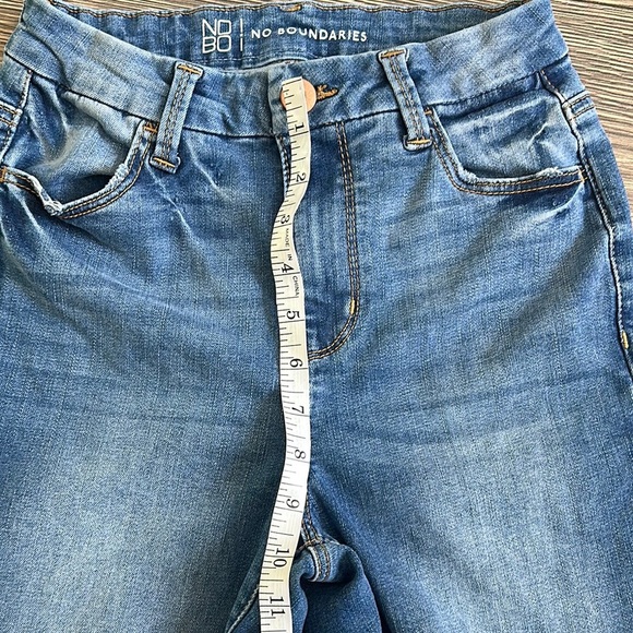 No Boundaries Blue High Rise Jeans Classic Fit - Picture 8 of 8